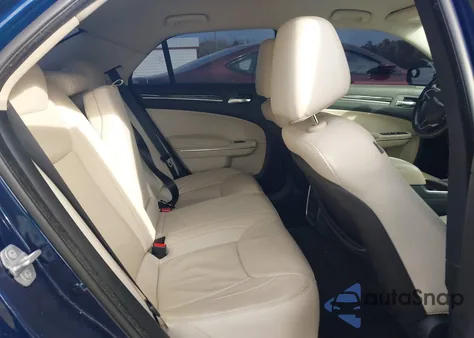 2015 Chrysler 300 Limited z USA, uszkodzony, nr VIN 2C3CCAAG1FH772991